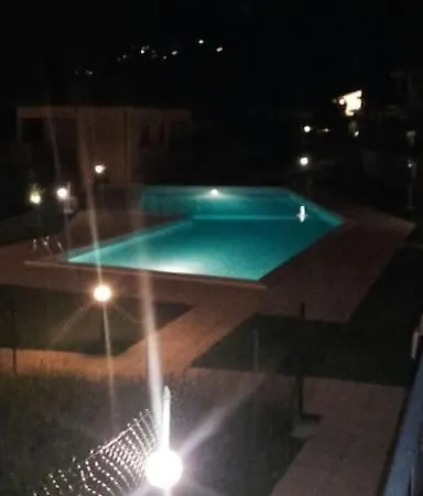 Luxurious Attic-swimming Pool 度假居 *